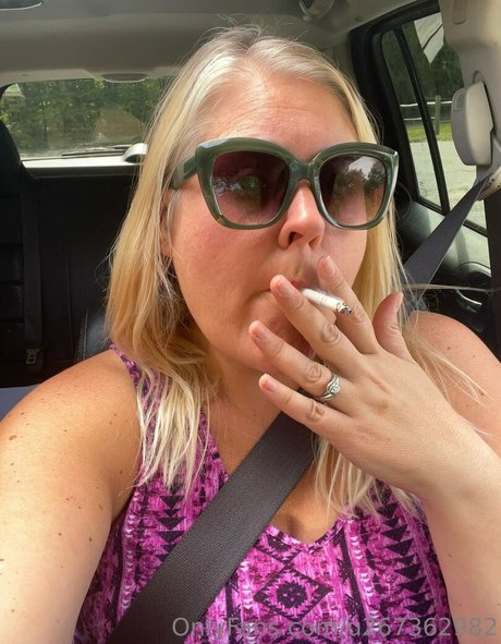 Naakte gelekte OnlyFans-foto van Smokybrookeb