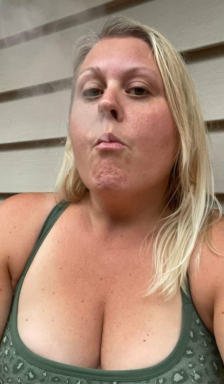 Naakte gelekte OnlyFans-foto van Smokybrookeb