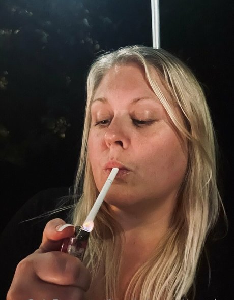 Naakte gelekte OnlyFans-foto van Smokybrookeb