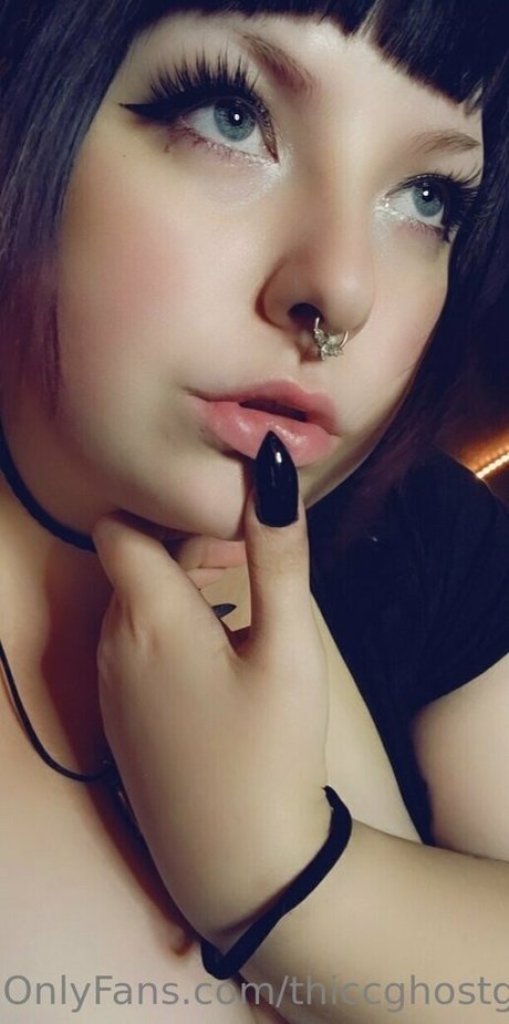Naakte gelekte OnlyFans-foto van Thiccghostgirl