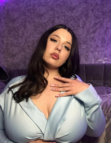 Naakte gelekte OnlyFans-foto van Marinaunicorn