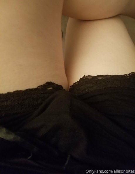 Naakte gelekte OnlyFans-foto van Allisonbites