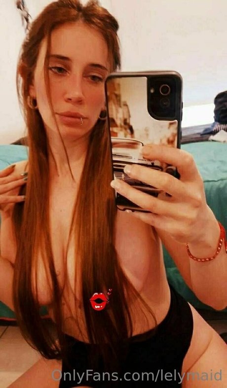 Naakte gelekte OnlyFans-foto van Lelymaid