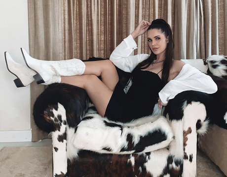 Naakte gelekte OnlyFans-foto van Erin Williams