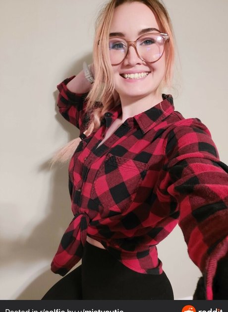 Naakte gelekte OnlyFans-foto van Mistycutie