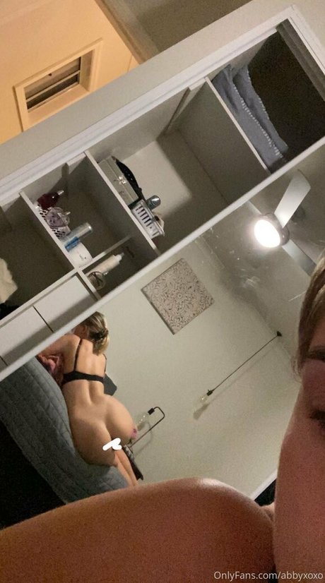 Naakte gelekte OnlyFans-foto van Abbyxoxo
