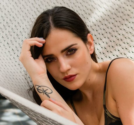 Naakte gelekte OnlyFans-foto van Ophelie Rullier