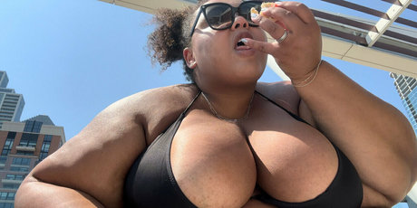 Naakte gelekte OnlyFans-foto van Citygirl312