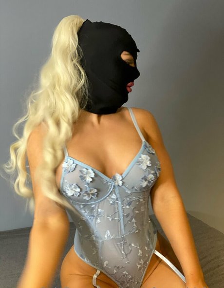 Naakte gelekte OnlyFans-foto van Littlelofotengirlfree