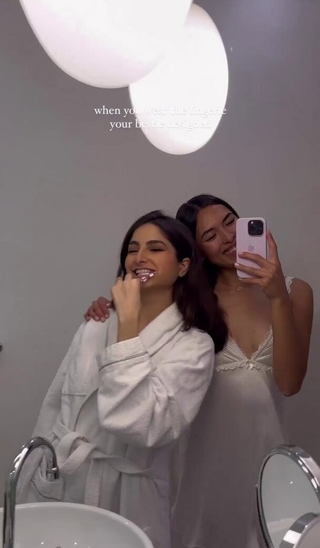 Naakte gelekte OnlyFans-foto van Shanti Tan