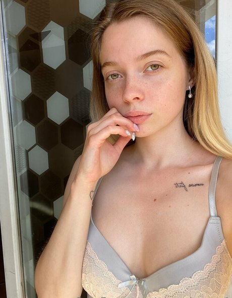 Naakte gelekte OnlyFans-foto van Sunnybanny1