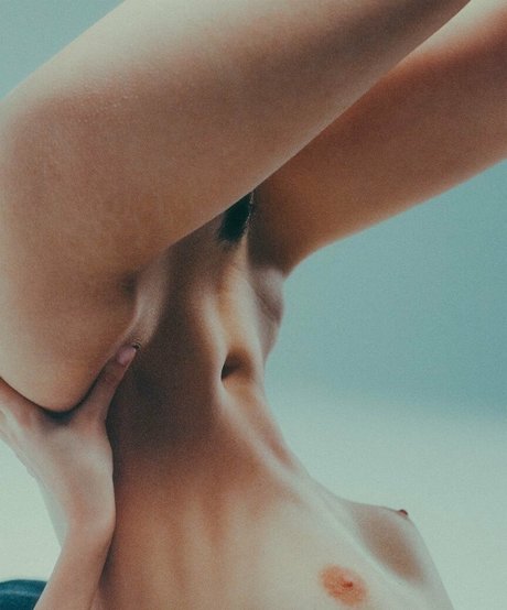 Naakte gelekte OnlyFans-foto van Lila M Lilaanie