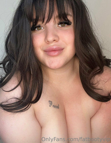 Naakte gelekte OnlyFans-foto van Fatbootyvip