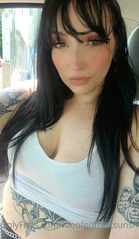 Naakte gelekte OnlyFans-foto van Raeofgothiccsunshine