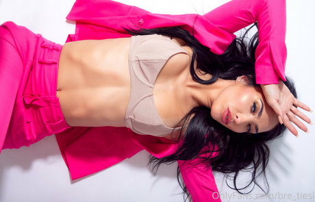 Naakte gelekte OnlyFans-foto van Bretiesi