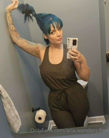 Naakte gelekte OnlyFans-foto van Ariawandersfree