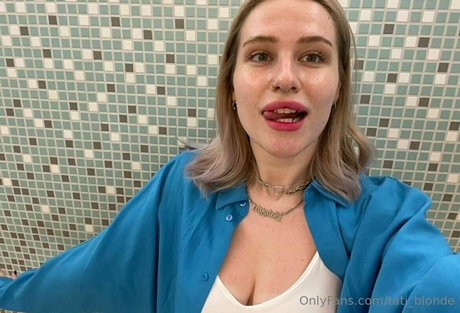 Naakte gelekte OnlyFans-foto van Tatiblonde