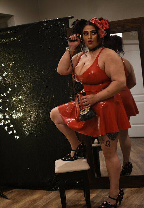 Naakte gelekte OnlyFans-foto van Moodymusings