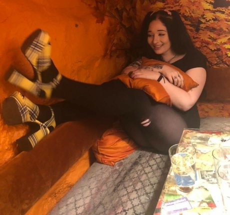 Naakte gelekte OnlyFans-foto van Anastasiamcqueen