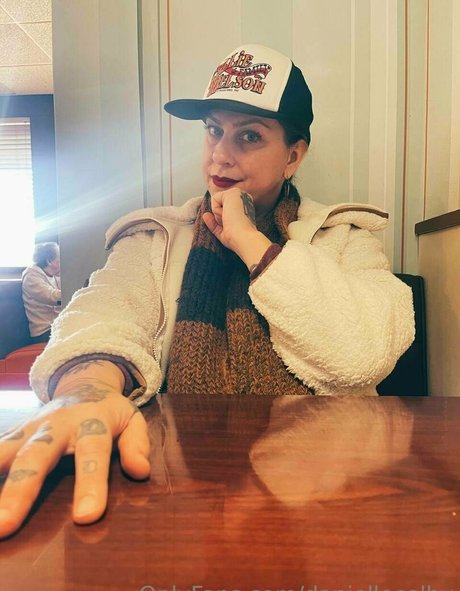 Naakte gelekte OnlyFans-foto van Daniellecolby
