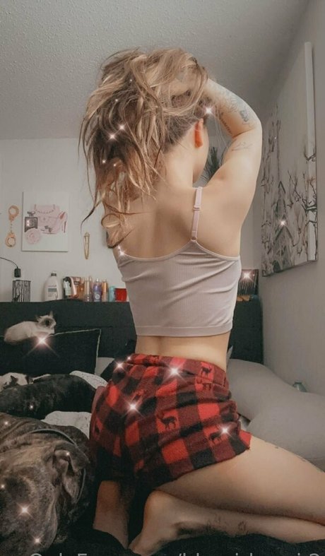 Naakte gelekte OnlyFans-foto van Bbygirlmari2