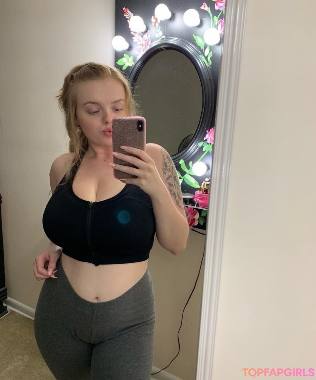 Naakte gelekte OnlyFans-foto van Playwithtayyy #133 Naakte gelekte OnlyFans-foto van Playwithtayyy #133