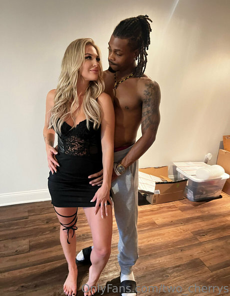 Naakte gelekte OnlyFans-foto van Andiavalon