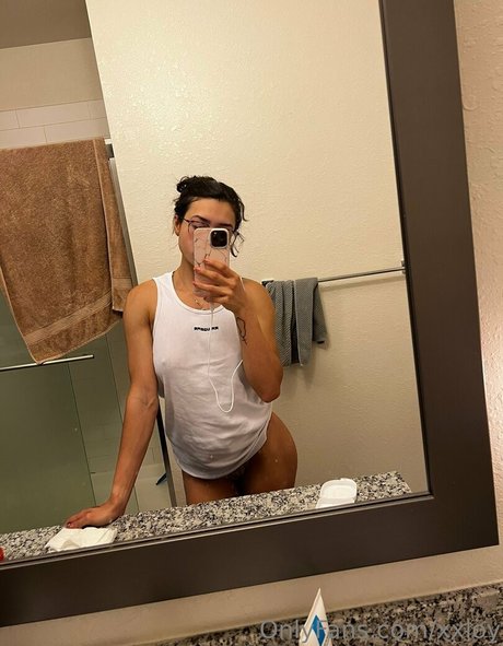 Naakte gelekte OnlyFans-foto van Xxloy