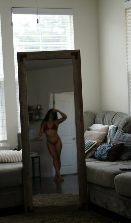 Naakte gelekte OnlyFans-foto van Xxloy