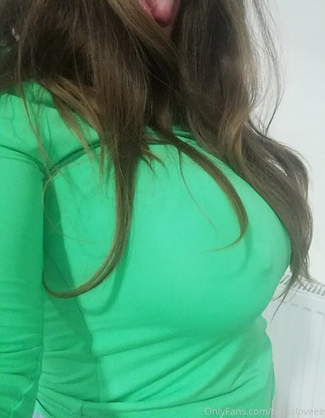 Naakte gelekte OnlyFans-foto van Brinaloveee