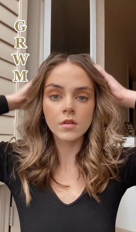 Naakte gelekte OnlyFans-foto van Lauren Mae