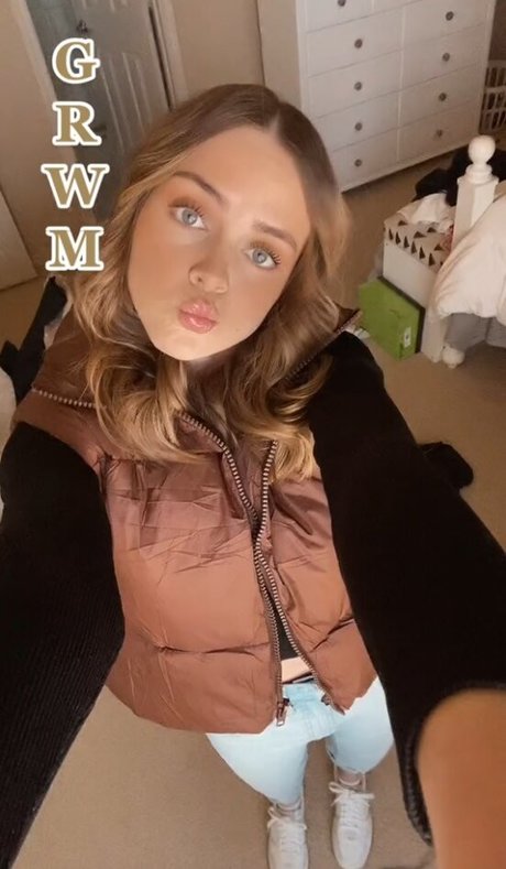 Naakte gelekte OnlyFans-foto van Lauren Mae