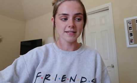 Naakte gelekte OnlyFans-foto van Lauren Mae