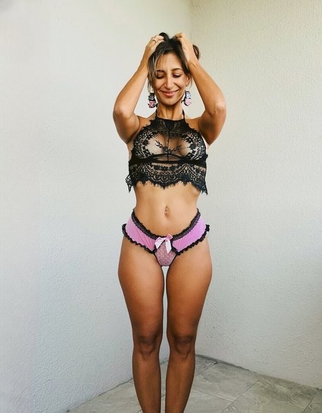 Naakte gelekte OnlyFans-foto van Littlefitdevil