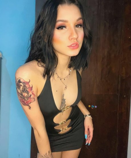 Naakte gelekte OnlyFans-foto van Izitam