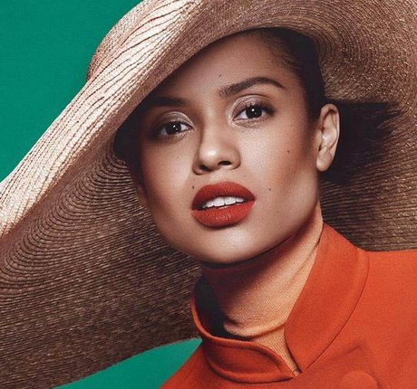 Naakte gelekte OnlyFans-foto van Gugu Mbatharaw