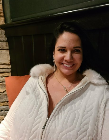 Naakte gelekte OnlyFans-foto van Swingingsexgoddessfree