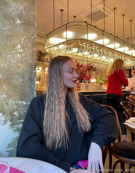 Naakte gelekte OnlyFans-foto van Yourniceaislin