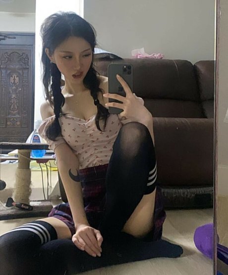Naakte gelekte OnlyFans-foto van Satanmate