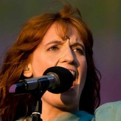 Naakte gelekte OnlyFans-foto van Florence Welch