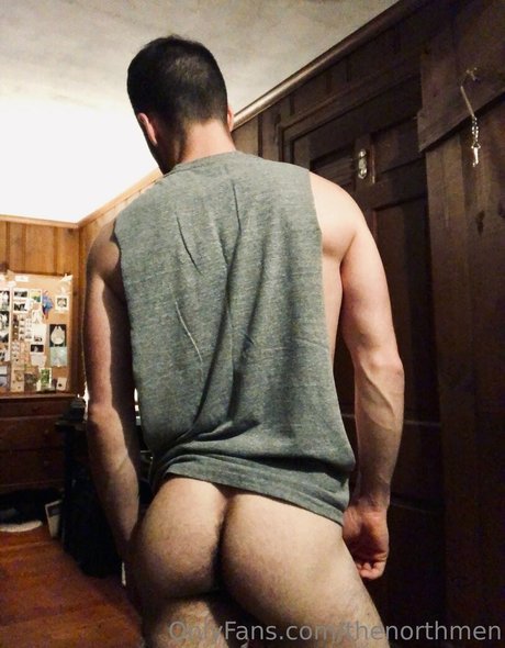 Naakte gelekte OnlyFans-foto van Thenorthmen