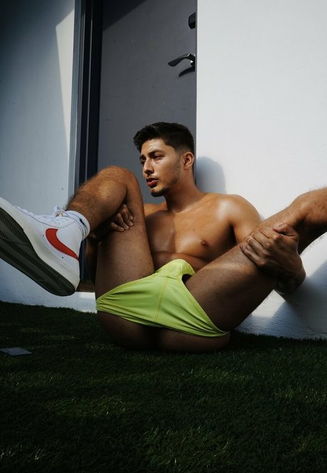 Naakte gelekte OnlyFans-foto van Freeangelriv