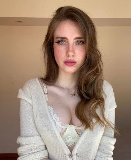 Naakte gelekte OnlyFans-foto van Magui Ansuz