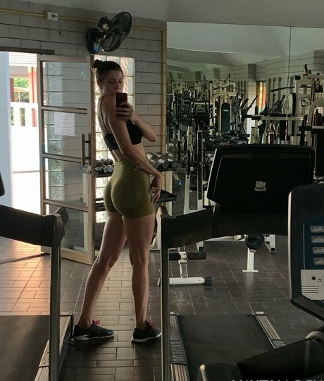 Naakte gelekte OnlyFans-foto van Anntallogy