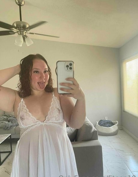 Naakte gelekte OnlyFans-foto van Fiteen18