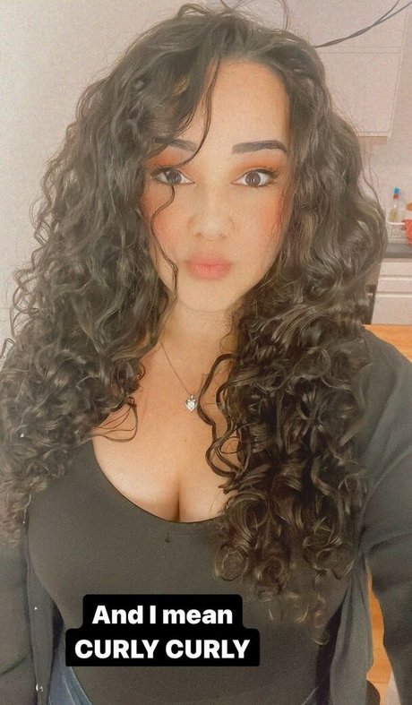 Naakte gelekte OnlyFans-foto van Maggie Renee