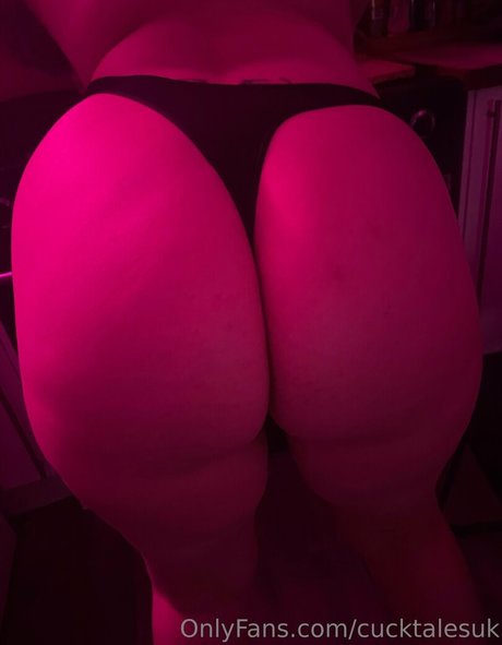 Naakte gelekte OnlyFans-foto van Cucktalesuk