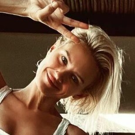 Naakte gelekte OnlyFans-foto van Nicky Whelan