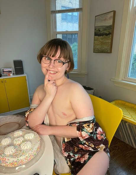 Naakte gelekte OnlyFans-foto van Gendersmash