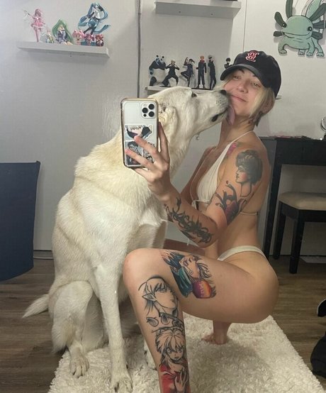 Naakte gelekte OnlyFans-foto van Layni Baby